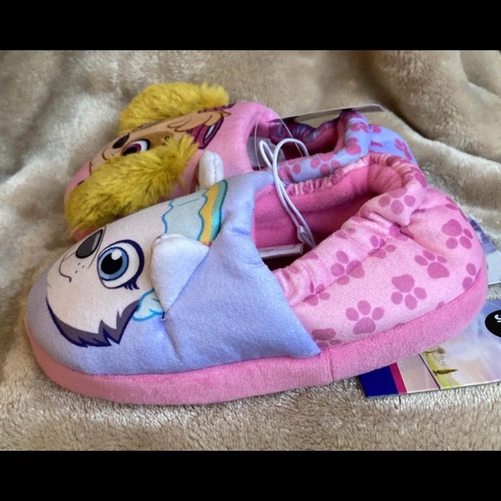 NWT Girl’s Paw Patrol Slippers Shoes Skye Everest Size 9/10 - Picture 2 of 7